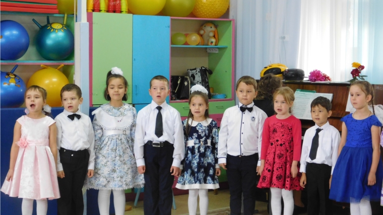 Воспитанники детского сада «Рябинушка» поздравили ветеранов дошкольного образования