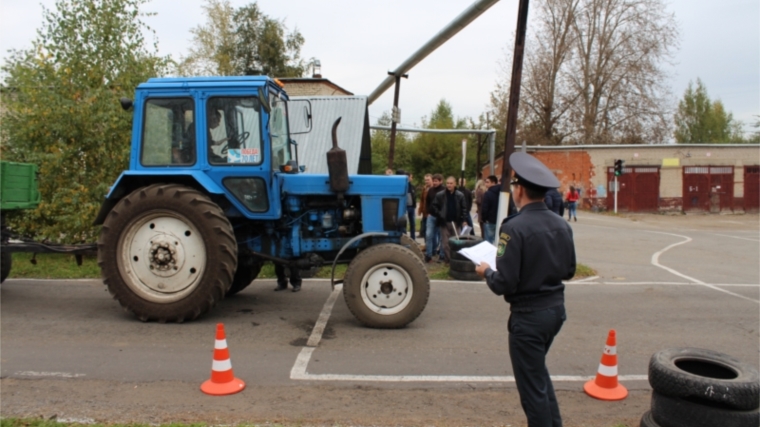 Ряды трактористов и машинистов ДСМ снова пополняются