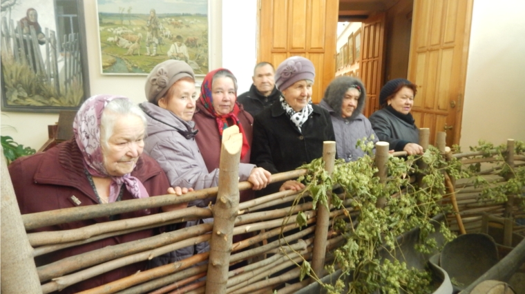 В Канашском краеведческом музее состоялась праздничная встреча с ветеранами труда, приуроченная к Международному Дню пожилых