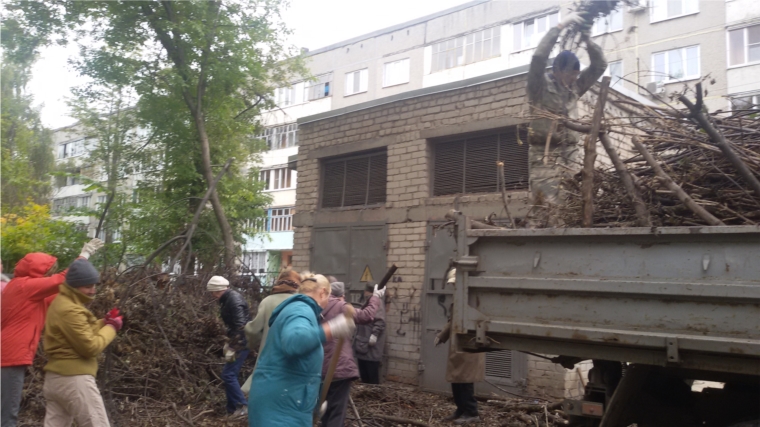 Коллектив БУ «Социально-реабилитационный центр для несовершеннолетних г. Чебоксары» славно потрудился на субботнике