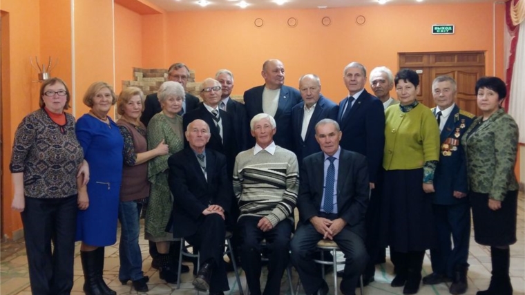 Министр Юрий Исаев поздравил ветеранов министерства с Днем пожилых людей и Днем учителя