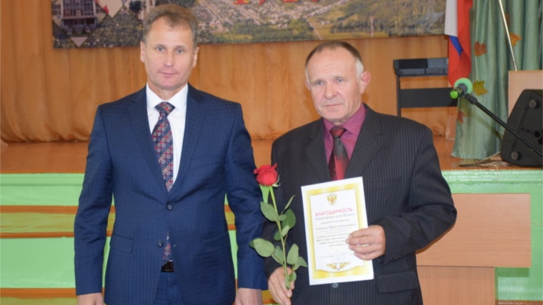 И.о. главы администрации города Шумерля Алексей Григорьев поздравил педагогическое сообщество с Днем учителя