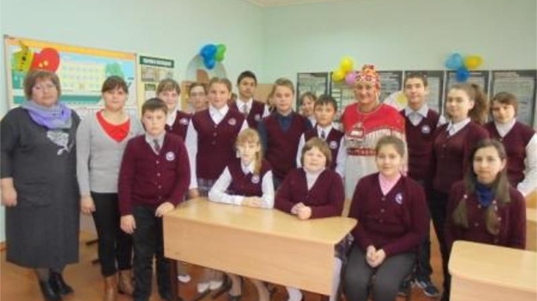 Встреча учеников МБОУ «Алтышевская СОШ» с чувашской поэтессой Р. Сарби