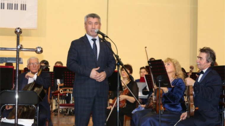 Константин Яковлев поздравил коллектив Чувашской государственной академической симфонической капеллы с открытием юбилейного концертного сезона