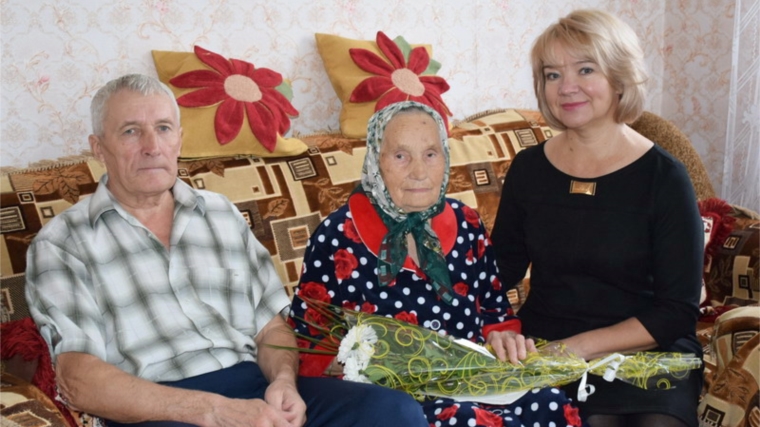 Долгожительницы Шумерли принимали поздравления с 90-летием