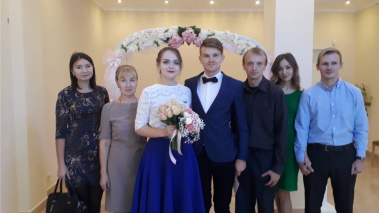 В Калининском районе зарегистрирована 350-я пара брачующихся 2017 года – это рекордные показатели