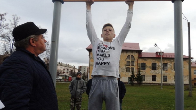 В Шумерле поддержали идею проекта «Спартакиада дворовых команд» и организовали состязание «Русский силомер»