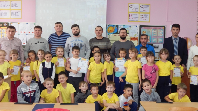 В библиотеке семейного чтения города Канаш продолжает работать практикум «Лицей для папиных детей»