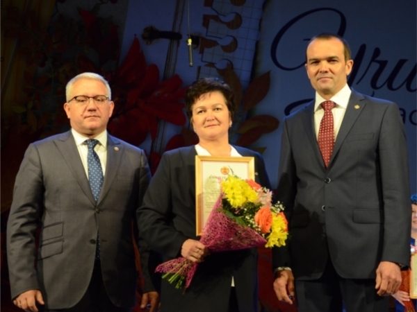 Республикăра учительсен кунне халалласа савăнăçлă мероприяти иртнĕ