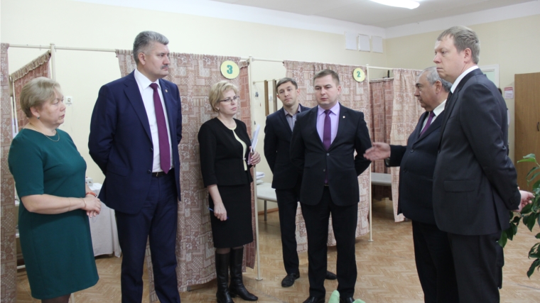 Министр Владимир Викторов с рабочим визитом посетил медицинский блок СОШ № 59 города Чебоксары
