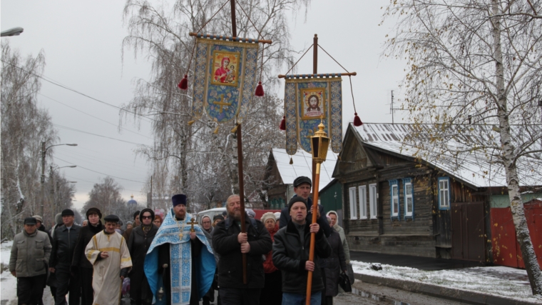 _В день празднования Казанской иконы Божией Матери в Алатыре прошел крестный ход