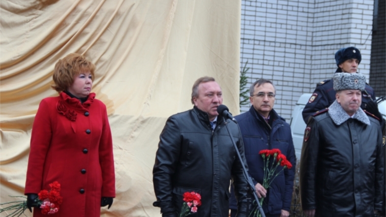 В г.Новочебоксарске состоялось открытие памятника сотрудникам, погибшим при выполнении служебных обязанностей