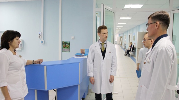 Онкологический диспансер посетил главный внештатный специалист хирург Минздрава Чувашии Ильдар Абызов