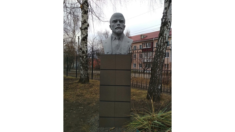 _Памятник В.И. Ленину перенесен на территорию Алатырского краеведческого музея