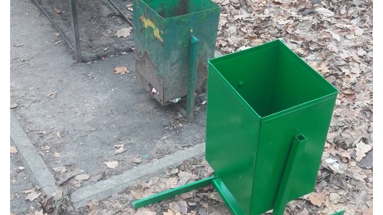 В роще Гузовского установили новые урны для мусора