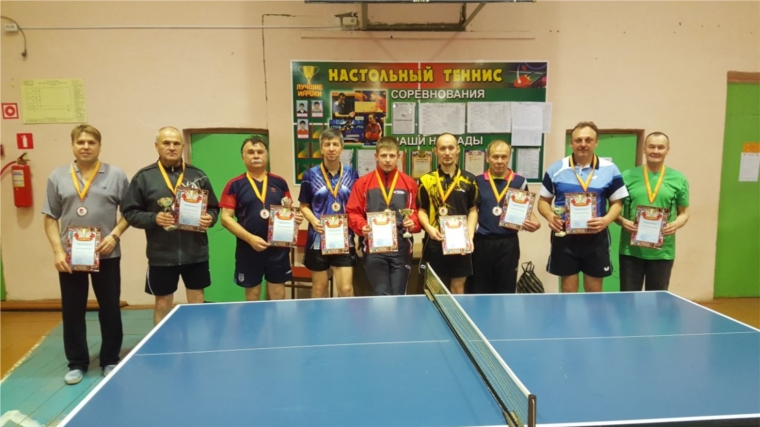 Определены победители и призеры командного чемпионата города Канаш по настольному теннису среди мужчин
