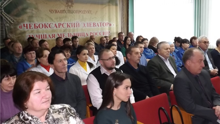 Единый информационный день: руководитель Минтранса Чувашии провел встречи с коллективами Чебоксарского элеватора и аэропорта