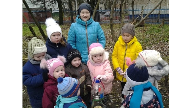 Воспитанники БУ «Социально-реабилитационный центр для несовершеннолетних г. Чебоксары» Минтруда Чувашии изготовили кормушку для птиц