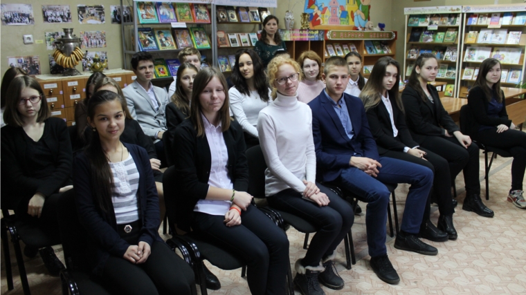 В библиотеке семейного чтения города Канаш прошел урок правоведения «У кого лучше? Безопасно ли селфи»