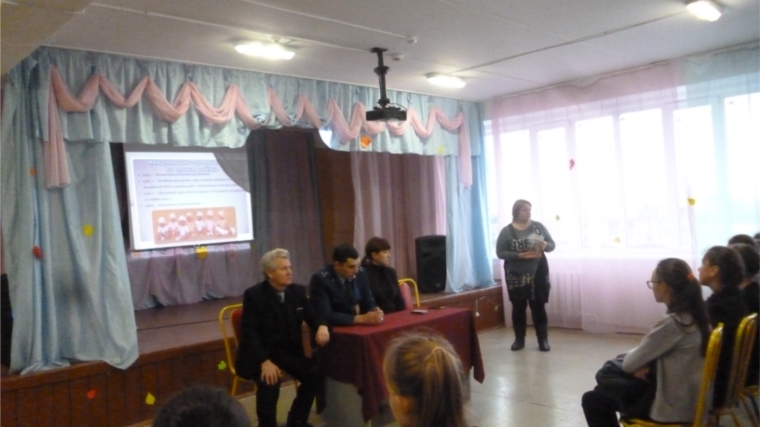 Ядринская детская библиотека провела час правовой культуры «О правах и обязанностях»