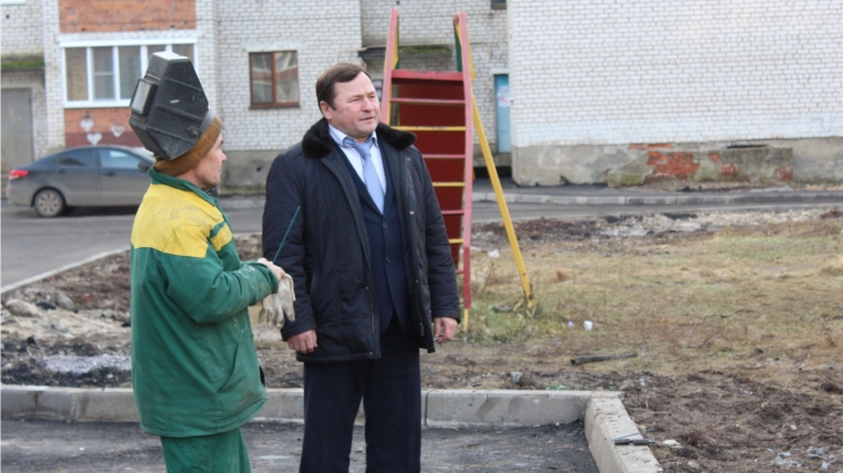Владислав Софронов посетил дворовые территории, в которых ведутся работы в рамках проекта "Формирование городской среды"