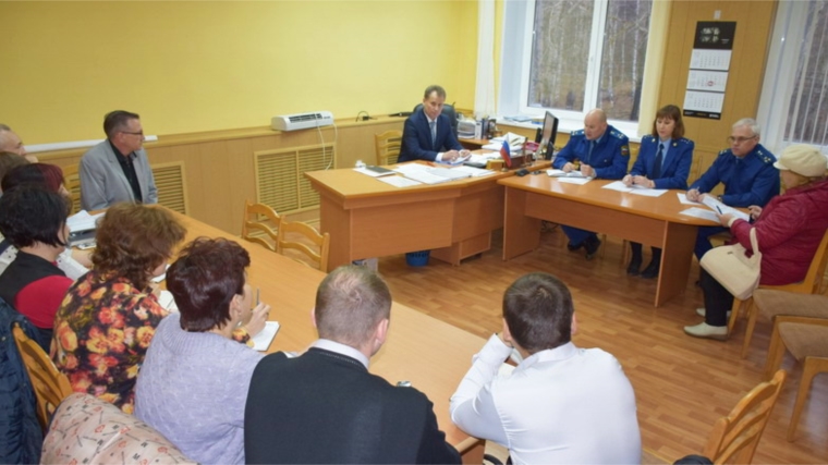 В Шумерле представители прокуратуры провели прием граждан по вопросам соблюдения законодательства в сфере жилищно-коммунального хозяйства