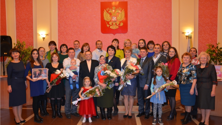 Встреча поколений семьи Каюковых накануне Дня матери во Дворце бракосочетания Батыревского района