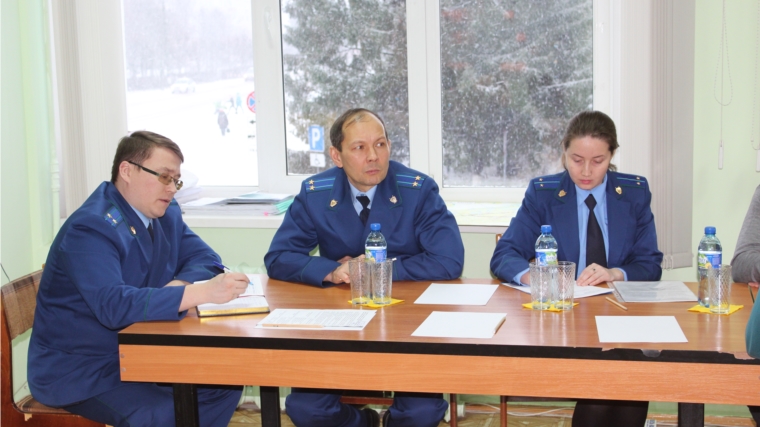 Прошел прием граждан по вопросам соблюдения законодательства в сфере жилищно-коммунального хозяйства в администрации города Канаш