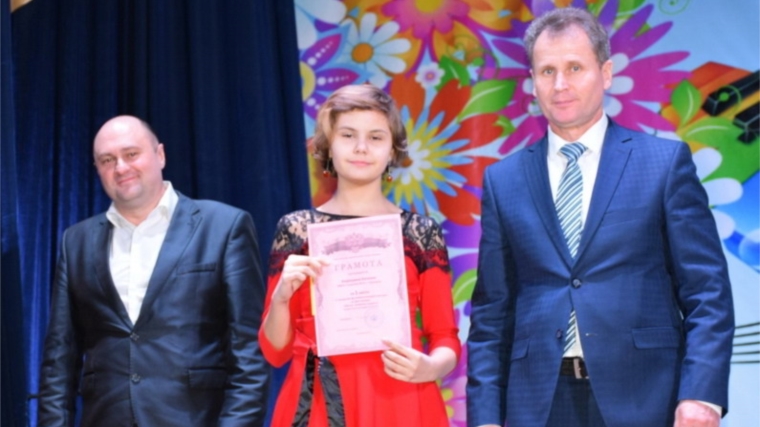 В Шумерле подведены итоги городского фестиваля-конкурса рисунка, посвященного Дню матери