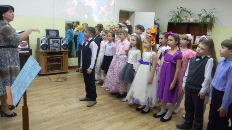 «Моя мама - самая-самая!» - под таким названием в Детской школе искусств прошла поздравительная программа