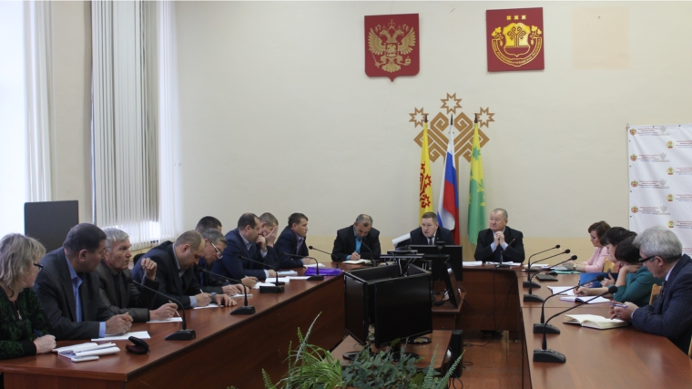 В администрации Шемуршинского района состоялось совещание с главами сельских поселений и начальниками отделов