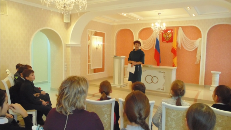 В преддверии 100-летия органов ЗАГС России состоялась встреча со школьниками