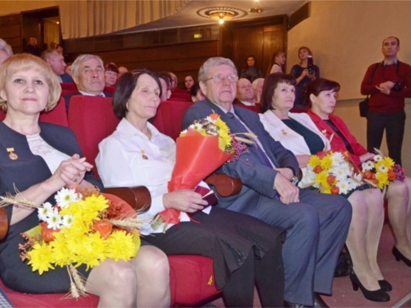 Сельчане на осеннем балу
