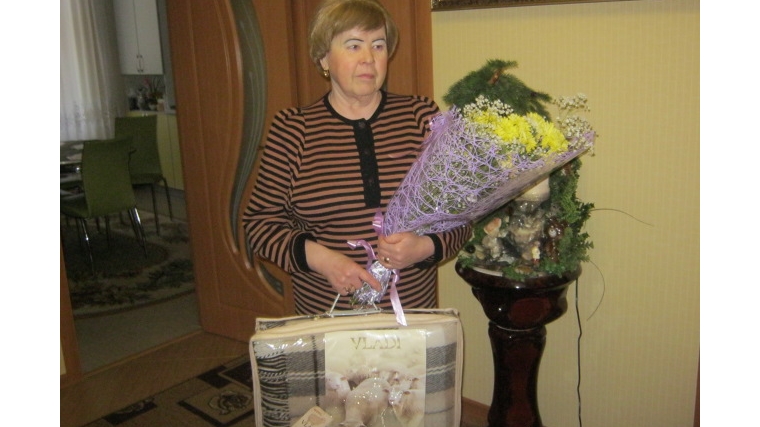 Человек славен трудом: жительницу Московского района Таисию Афанасьеву поздравили с Днем Героев Отечества