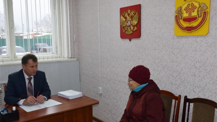 В первые часы Общероссийского приема граждан главой администрации города Шумерля принято 7 человек