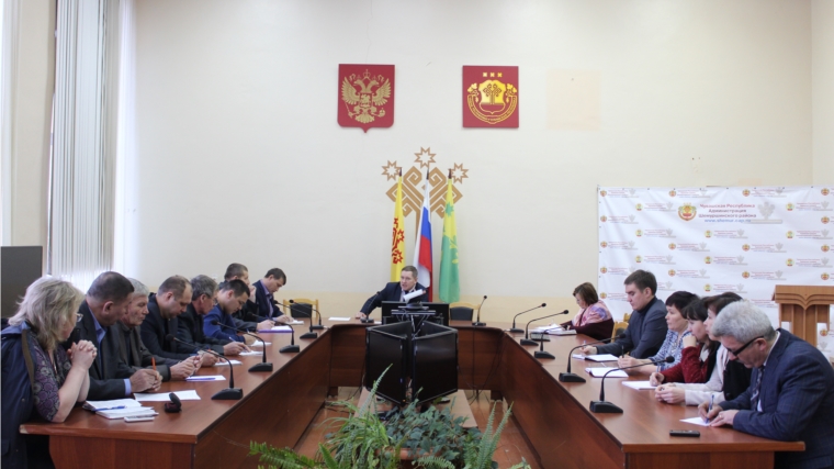 В зале заседаний администрации Шемуршинского района состоялось совещание с главами сельских поселений и начальниками отделов