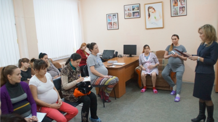 В Чебоксарах будущим мамам разъяснили новые меры государственной поддержки семей