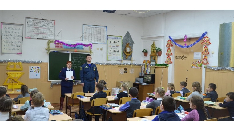 Юным шумерлинцам напомнили об основах безопасного поведения в новогодние каникулы