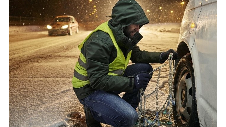 При остановке за городом ночью водители должны будут надеть светоотражающую одежду