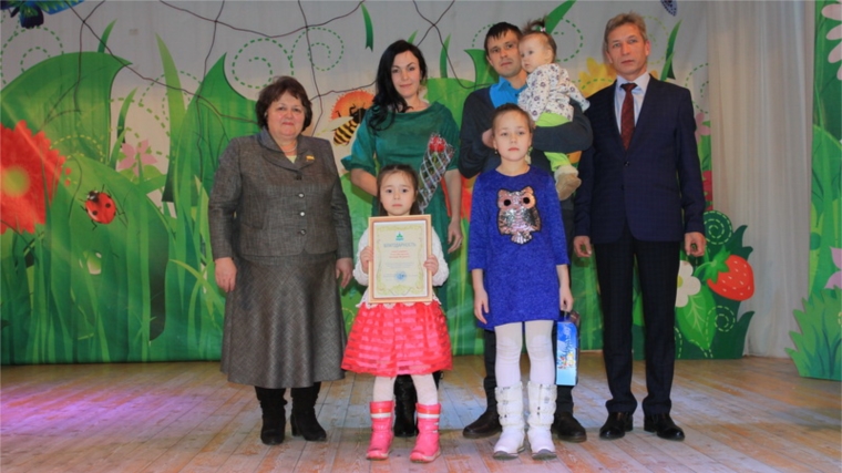 В Чебоксарском районе состоялся праздничный концерт, посвященный закрытию Года экологии в России и Года Матери и Отца в Чувашии