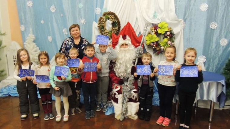 В Центре детского творчества города Шумерля есть возможность встретиться с главным символом детства – Дедом Морозом