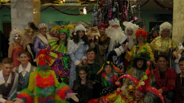 В ДК «Восход» города Шумерля проходят традиционные новогодние хороводы и спектакли