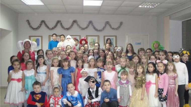 В Шемуршинской детской школе искусств прошел Новогодний бал-маскарад