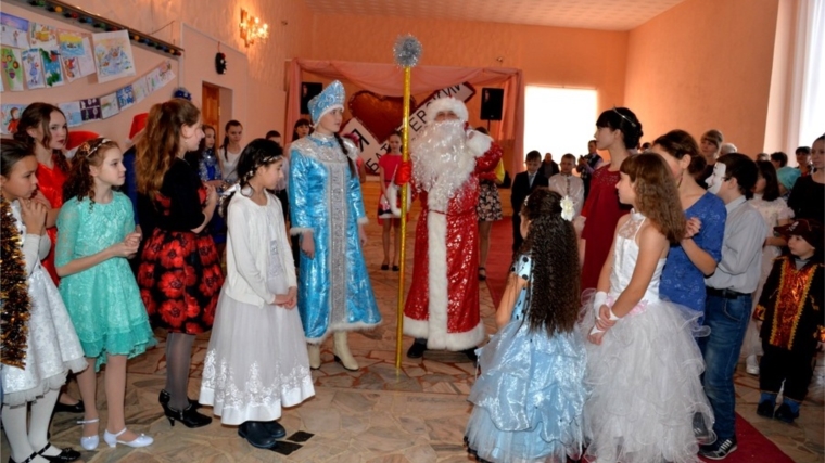 Новогодняя елка главы администрации Батыревского района для одаренных учащихся