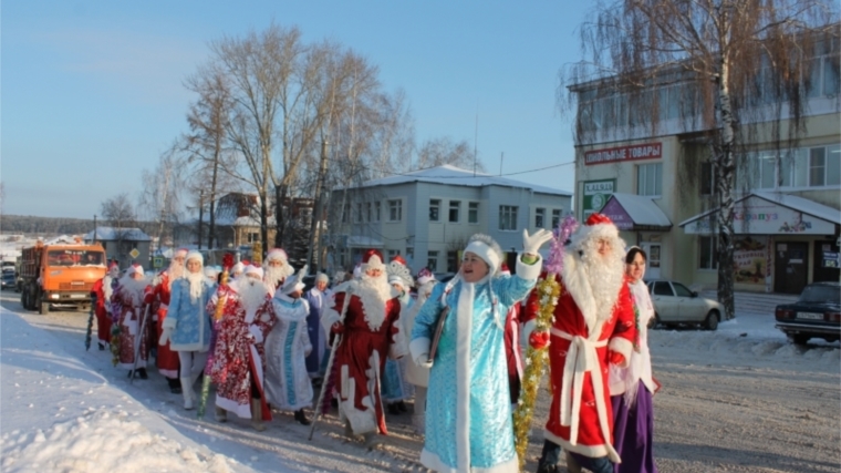 В Комсомольском районе состоялся Парад Дедов Морозов и Снегурочек