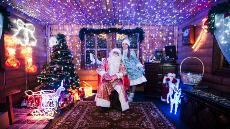 Дед Мороз поселился в своей резиденции и дал старт новогодним мероприятиям на Красной площади