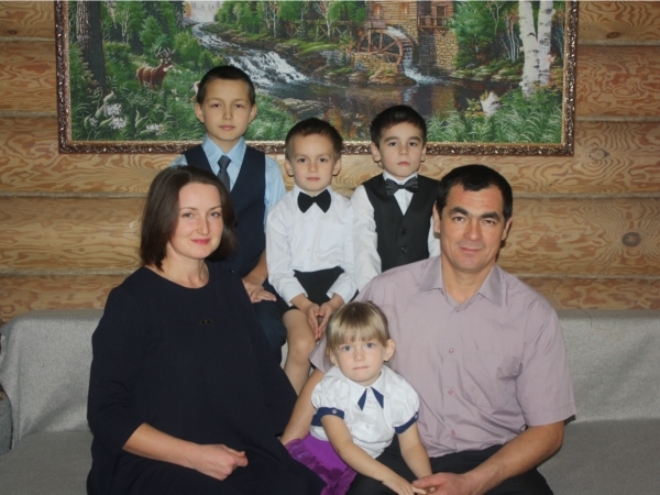 Кил-çурт ача-пăча сассипе илемлĕ
