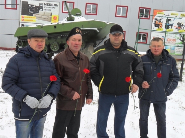 Иртнине манмаççĕ салтаксем