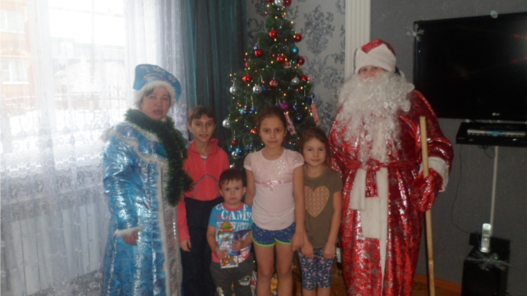 Кайнлыкское сельское поселение: Поздравление Деда Мороза и Снегурочки на дому