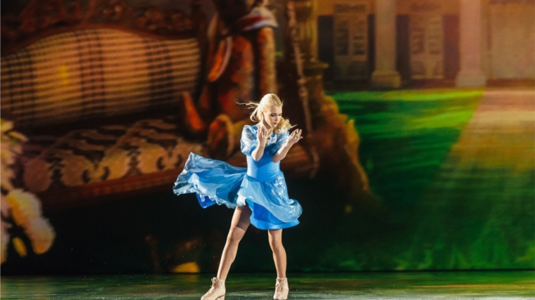 Более 4000 детей посмотрели шоу на льду «Алиса в Зазеркалье» на главной городской ёлке города Чебоксары